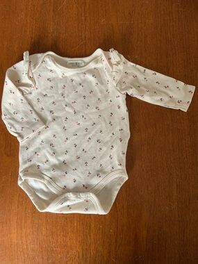 🍓3/$10 Rabbit + Bear Organic Cream Long-Sleeve Floral Baby Bodysuit size 6-9m